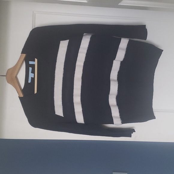 Draper James L Striped Sweater - Picture 4 of 6